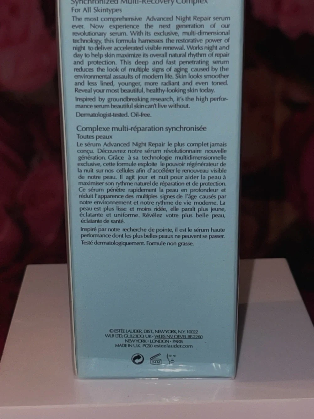 Estee Lauder light blue skincare box with white text - Picture 2 of 3